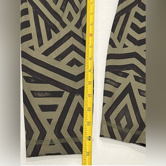 Lululemon  Wunder Under Pant Luxtreme Chevron Shuffle Fatigue Greene Black 4 - Picture 5 of 6